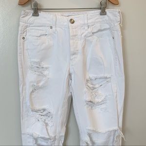 American Eagle white distressed boyfriend jeans 6